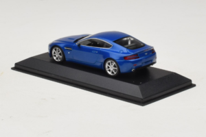 Aston Martin V8 Vantage Blue Metallic Minichamps 1:43 400137422 Metall — bild 3 av 4