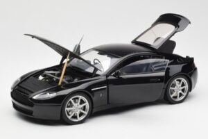 Aston Martin V8 Vantage Onyx Svart AUTOart 1:18 70202 Metall — bild 2 av 8