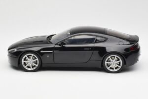 Aston Martin V8 Vantage Onyx Svart AUTOart 1:18 70202 Metall — bild 4 av 8