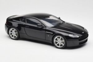 Aston Martin V8 Vantage Onyx Svart AUTOart 1:18 70202 Metall — bild 6 av 8