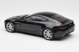 Aston Martin V8 Vantage Onyx Svart AUTOart 1:18 70202 Metall — bild 7 av 8