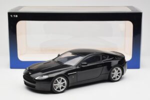 Aston Martin V8 Vantage Onyx Svart AUTOart 1:18 70202 Metall — bild 8 av 8
