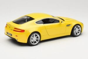 Aston Martin V8 Vantage Gul Hot Wheels 1:18 G7159 Metall — bild 3 av 8