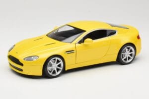 Aston Martin V8 Vantage Gul Hot Wheels 1:18 G7159 Metall