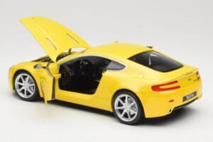 Aston Martin V8 Vantage Gul Hot Wheels 1:18 G7159 Metall — bild 5 av 8
