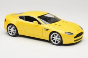 Aston Martin V8 Vantage Gul Hot Wheels 1:18 G7159 Metall — bild 6 av 8