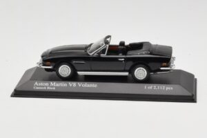 Aston Martin V8 Volante Svart Minichamps 1:43 400137730 Metall