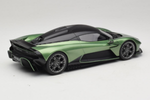 Aston Martin Valhalla Iridescent Emerald Green GT Spirit 1:18 GT558 Resin — bild 2 av 6