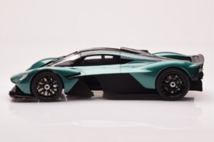 Aston Martin Valkyrie Racing Green GT Spirit 1:18 GT435 Resin — bild 3 av 6