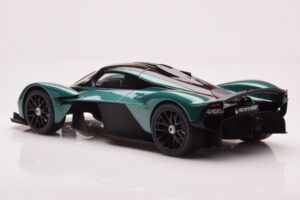 Aston Martin Valkyrie Racing Green GT Spirit 1:18 GT435 Resin — bild 5 av 6