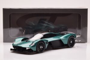 Aston Martin Valkyrie Racing Green GT Spirit 1:18 GT435 Resin — bild 6 av 6