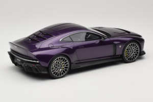 Aston Martin Valour Mörkblå GT Spirit 1:18 GT944 Resin — bild 2 av 6