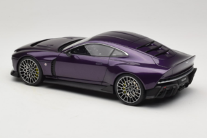 Aston Martin Valour Mörkblå GT Spirit 1:18 GT944 Resin — bild 5 av 6