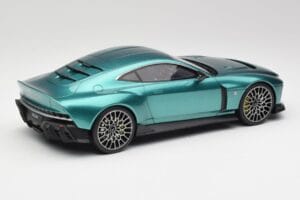 Aston Martin Valour Racing Green GT Spirit 1:18 GT480 Resin — bild 2 av 6