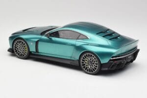 Aston Martin Valour Racing Green GT Spirit 1:18 GT480 Resin — bild 5 av 6