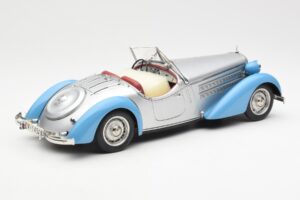 Audi 225 Front Roadster Blå Silver CMC 1:18 M-075B Metall — bild 2 av 6