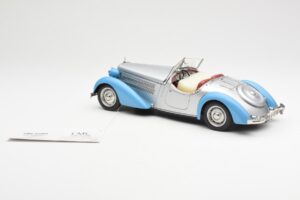 Audi 225 Front Roadster Blå Silver CMC 1:18 M-075B Metall — bild 5 av 6