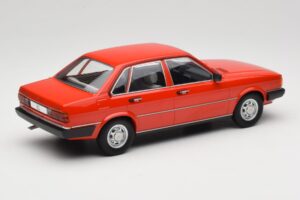 Audi 80 B2 GLS Röd MCG 1:18 MCG18526 Metall — bild 2 av 6