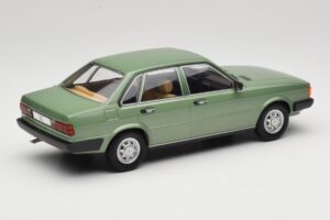Audi 80 B2 Grön MCG 1:18 MCG18525 Metall — bild 2 av 6
