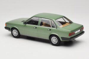 Audi 80 B2 Grön MCG 1:18 MCG18525 Metall — bild 5 av 6