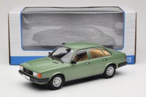 Audi 80 B2 Grön MCG 1:18 MCG18525 Metall — bild 6 av 6