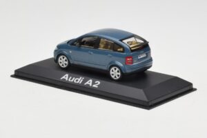 Audi A2 Blue Metallic Minichamps 1:43 20022200748005 Metall — bild 3 av 4
