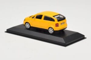 Audi A2 8Z Gul Minichamps 1:43 AUDI005 Metall — bild 3 av 4
