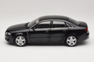 Audi A4 B6 3.2 Quattro Svart Minichamps 1:18 5010404125 Metall — bild 4 av 8