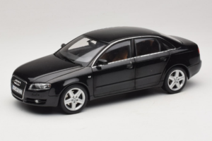 Audi A4 B6 3.2 Quattro Svart Minichamps 1:18 5010404125 Metall