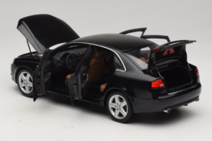 Audi A4 B6 3.2 Quattro Svart Minichamps 1:18 5010404125 Metall — bild 5 av 8