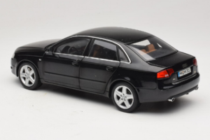Audi A4 B6 3.2 Quattro Svart Minichamps 1:18 5010404125 Metall — bild 7 av 8