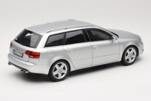 Audi A4 B7 3.2 Quattro Avant Silver Minichamps 1:18 5010404215 Metall — bild 3 av 8