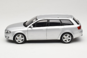 Audi A4 B7 3.2 Quattro Avant Silver Minichamps 1:18 5010404215 Metall — bild 4 av 8