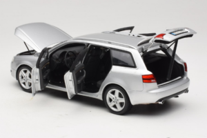 Audi A4 B7 3.2 Quattro Avant Silver Minichamps 1:18 5010404215 Metall — bild 5 av 8