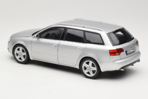 Audi A4 B7 3.2 Quattro Avant Silver Minichamps 1:18 5010404215 Metall — bild 7 av 8