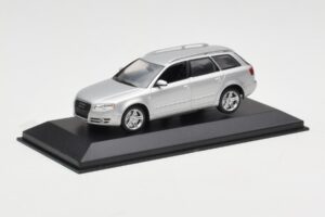 Audi A4 B7 Avant Silver Minichamps 1:43 AUDI009 Metall — bild 2 av 4