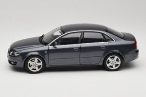 Audi A4 B7 Grå Metallic Minichamps 1:18 100014400 Metall — bild 4 av 8