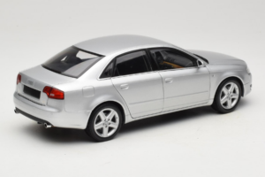 Audi A4 B7 Silver Minichamps 1:18 100014402 Metall — bild 3 av 8