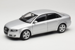 Audi A4 B7 Silver Minichamps 1:18 100014402 Metall