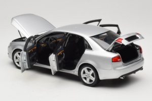 Audi A4 B7 Silver Minichamps 1:18 100014402 Metall — bild 5 av 8