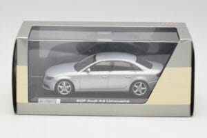 Audi A4 B8 3.2 Quattro Ice Silver Minichamps 1:43 5010704113 Metall — bild 4 av 4