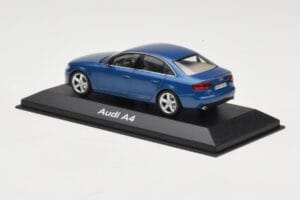 Audi A4 B8 3.2 Quattro Aruba Blue Minichamps 1:43 5010704123 Metall — bild 3 av 4