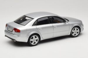 Audi A4 B8 3.2 Quattro Silver Minichamps 1:18 5010404115 Metall — bild 3 av 8