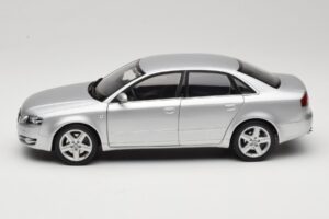 Audi A4 B8 3.2 Quattro Silver Minichamps 1:18 5010404115 Metall — bild 4 av 8