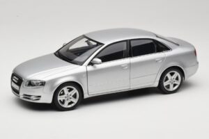 Audi A4 B8 3.2 Quattro Silver Minichamps 1:18 5010404115 Metall