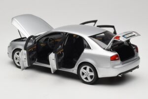 Audi A4 B8 3.2 Quattro Silver Minichamps 1:18 5010404115 Metall — bild 5 av 8