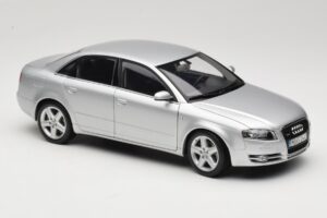 Audi A4 B8 3.2 Quattro Silver Minichamps 1:18 5010404115 Metall — bild 6 av 8