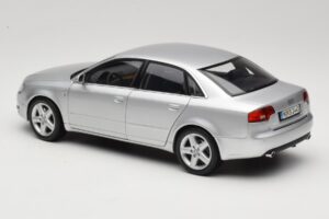 Audi A4 B8 3.2 Quattro Silver Minichamps 1:18 5010404115 Metall — bild 7 av 8