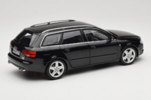 Audi A4 B8 Avant 3.2 Quattro Svart Minichamps 1:18 5010404225 Metall — bild 3 av 8