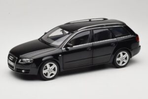 Audi A4 B8 Avant 3.2 Quattro Svart Minichamps 1:18 5010404225 Metall